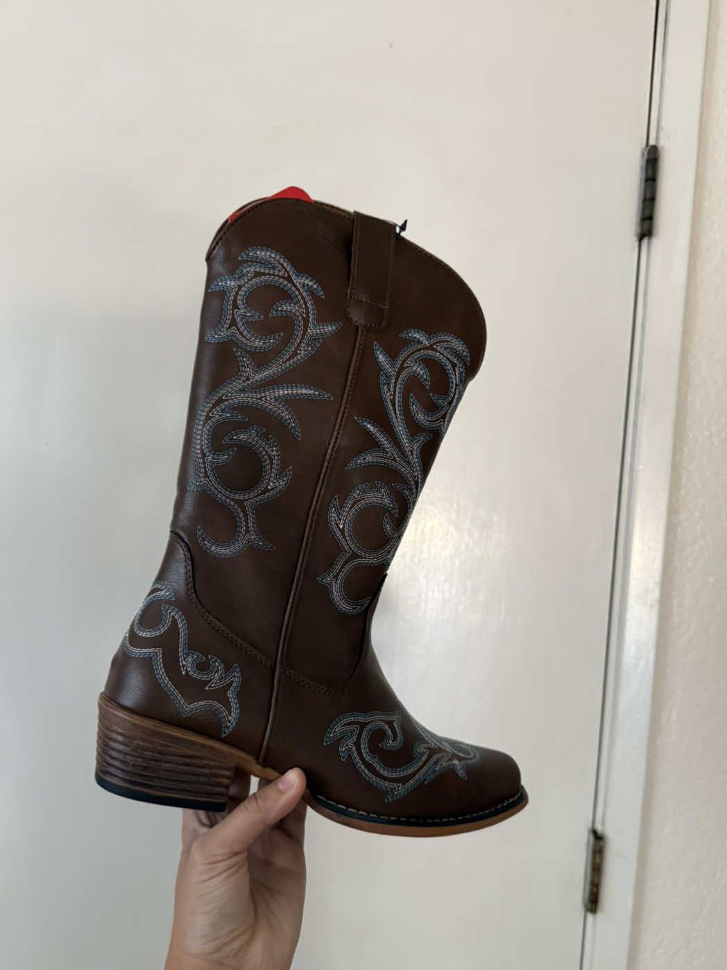 A post by @xoxo.allison on TikTok caption: Guyssssss OMGGG!! Now.. should I show you my MW fit?! 