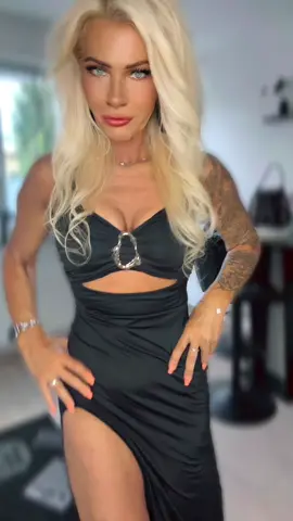 A post by @mela72nie on TikTok caption: Ihr Lieben ❤️ ich komme jetzt gleich live 🫶 #liebe #song #sommer 