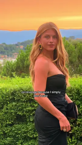 A post by @xandrapohl on TikTok caption: I mean… yeah 
