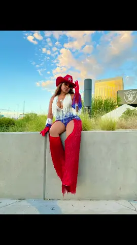 A post by @iamstormisteele on TikTok caption: BEYONCE… whew… girl…. Day 1 of COWBOY CARTER kicked my ass! I real life wanted to have the standing near stage experience and chilllllleeeee ended up walking 10 miles in a full custom corseted beaded performance ensemble 🤣🤣🤣🤣……and yet I had a blast, but suite life only please and thanks lol! Ended the night at Drayas chill as hell!! I’ll post those next.  Styled by @kollincarter 📸 @fatherrdiff #beyonce #cowboycarter #bodyglaze #canvasbeautybrand 