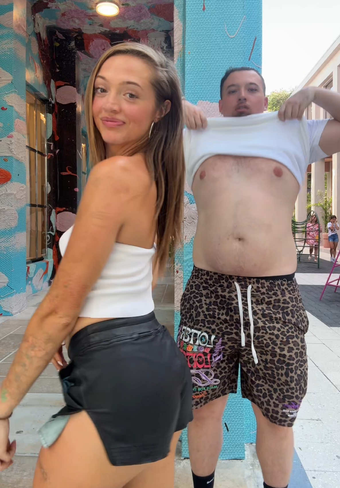 A post by @woahvickyy on TikTok caption: Live on Kick now go watch me kick.com/woahvickyy @youlovedrichard 