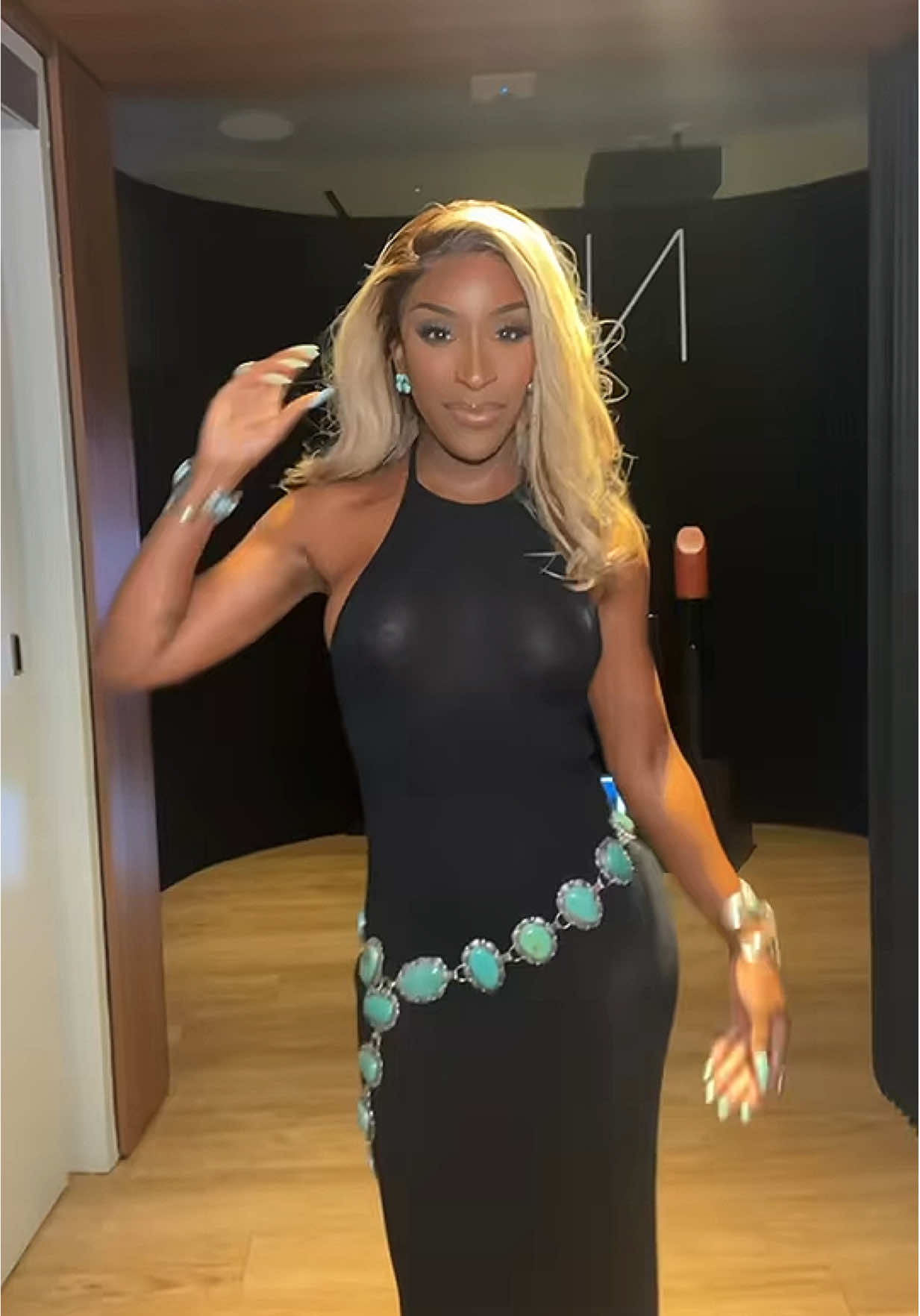 A post by @jackieaina on TikTok caption: 2 natural blondes walk into a party 👱🏾‍♀️👱🏾‍♀️ @Ciara @NARS Cosmetics #onthisday 