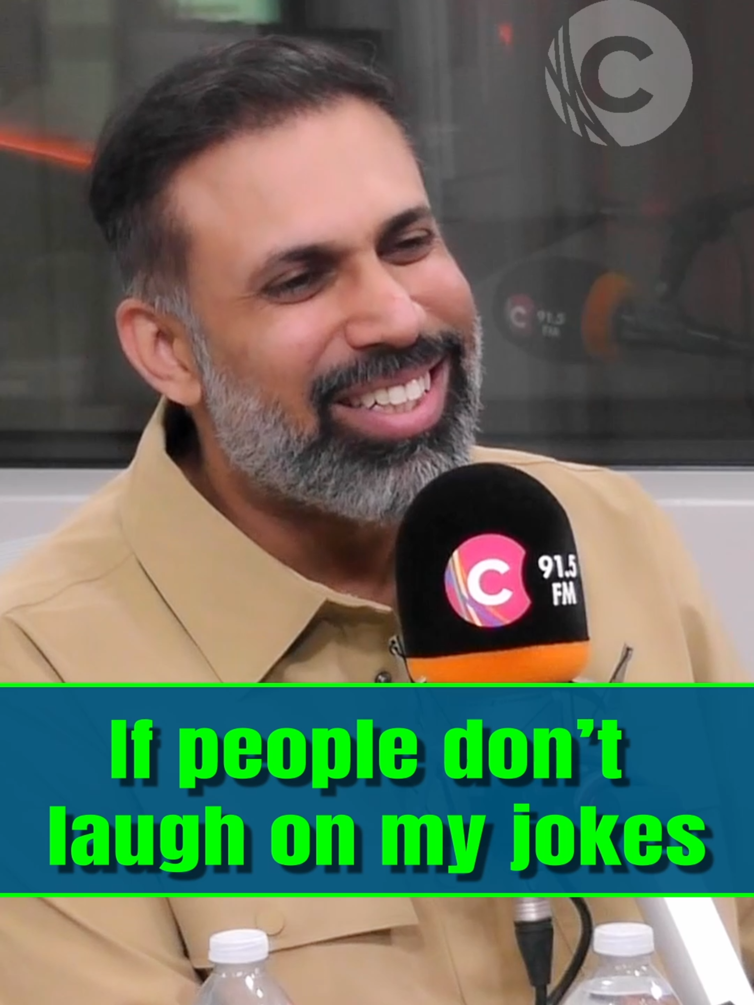 A post by @connect.medianetwork on TikTok caption: If pople don't laugh on my Jokes. Pritish Narula  #comedyvideo #comedian #comedyindia #jokes #connectfm #jokes