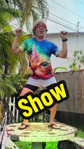 A post by @leomaraca1 on TikTok caption: Humor#comedia#comedy#chistes#comicoscubanos#artistascubanos#humorlatino#artistasenflorida#funny#funnyvideos#parati#lafamilia@La Titiky. 