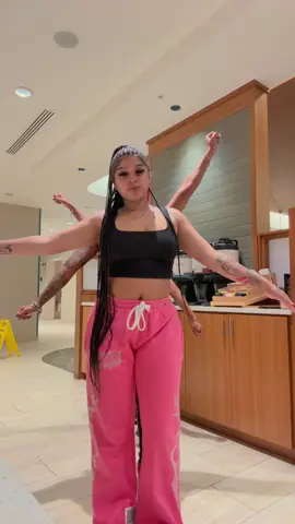 A post by @yungfrann on TikTok caption: @niyaamorant @nunnie👩🏽‍❤️‍💋‍👩🏽. @the PRETTY CRACKHEAD 🎭 #famousfr😘 
