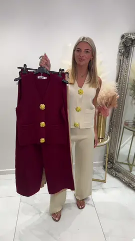 A post by @rheasboutiquex on TikTok caption: NEWNESS ✨✨✨✨ #fyppppppppppppppppppppppp #fashioninspo #tiktokmademebuyit #boutique #clothingbrand #2piecesets #smallbusiness #airportoutfits #fashionblogger #goviral #summertime #2025 #clothing #clothinghaul #marketstall 