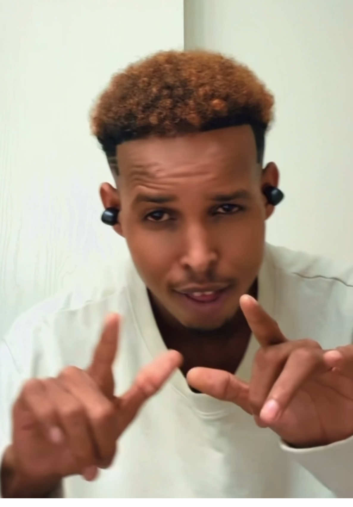 A post by @realsharmaboy on TikTok caption: Baashaala 💪🏾💪🏾🩸🇸🇴 @Abokorbk🦁 @Ayaanle pato @DiDi Naji @Adnanmodel10 @Naji The Pilot 🛬 @Shafici Qaran Doon @Mobanks 