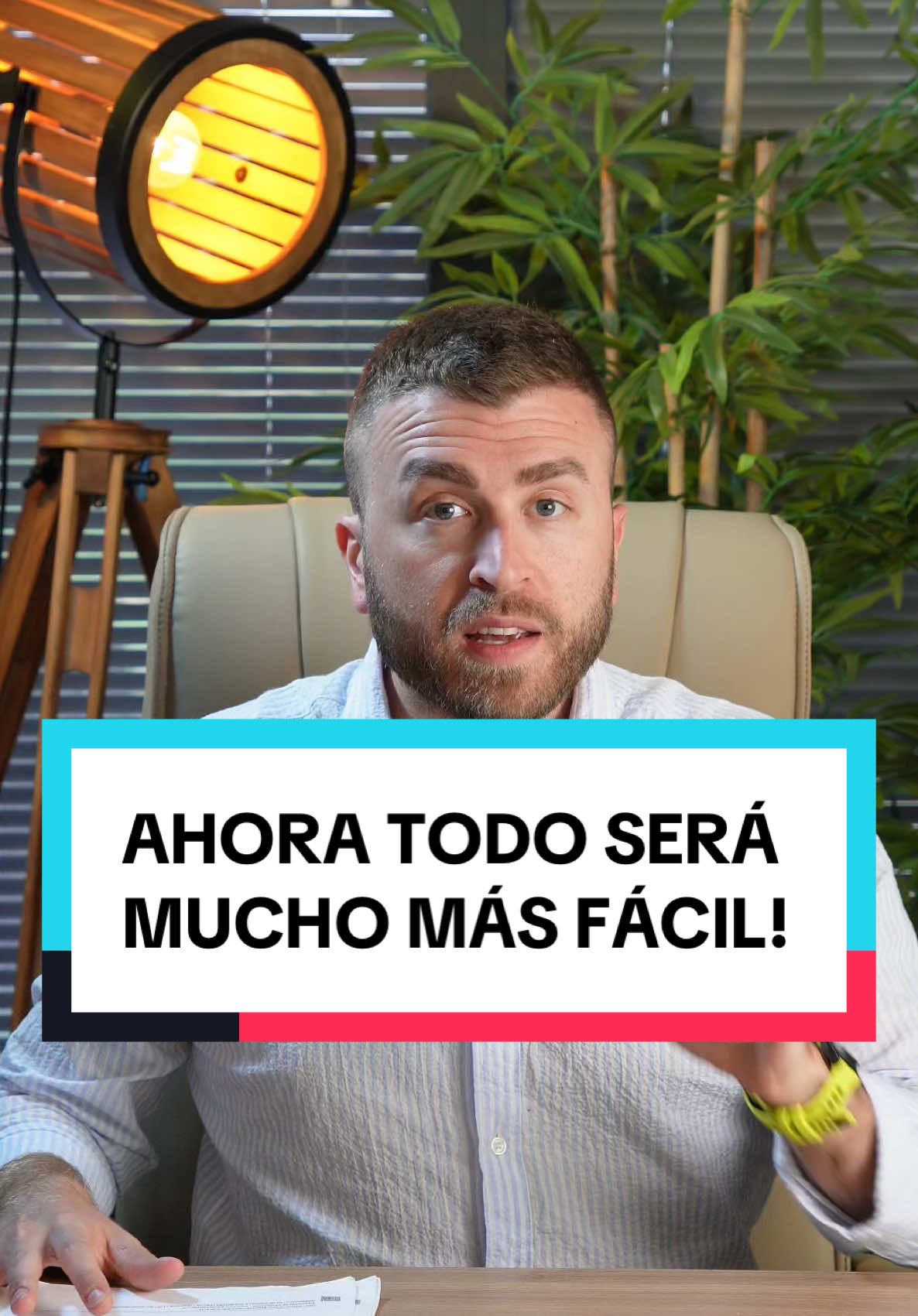 A post by @abogadoextranjeria on TikTok caption: Arraigo social con vínculos familiares de pareja de hecho y matrimonio