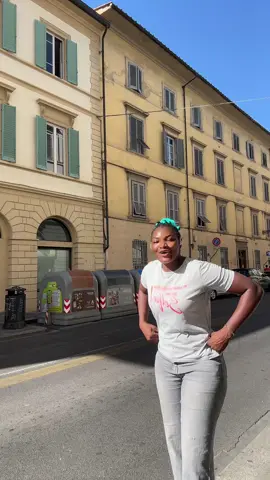 A post by @princesse_ange2 on TikTok caption: Oui J adore😂#tiktoker #italy #skinny 
