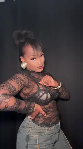 A post by @falonne_mjr on TikTok caption: Faites le pov:…. Je vous écoute 😂😂😂on va rire un peu mes amours.