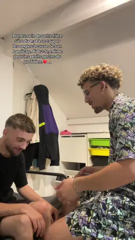 A post by @jamil_et_marwan on TikTok caption: #handicap #monfrere #imc #mavie #ongle #duos #freres #❤️❤️❤️ 