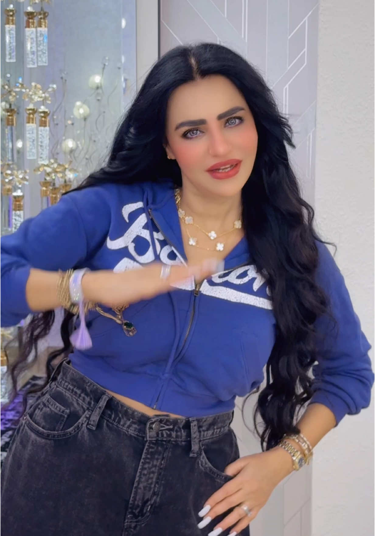 A post by @dollyofficiall on TikTok caption: Dasso? 🤔😉 #dolly #foryou #trending 