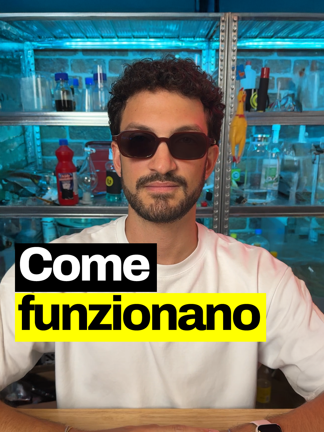 A post by @geopop on TikTok caption: Com'è possibile che delle lenti si scuriscano con i raggi del sole?  È una questione di fotochimica! Ce ne parla il DeNa @transitionslenses #LiveLikeLight