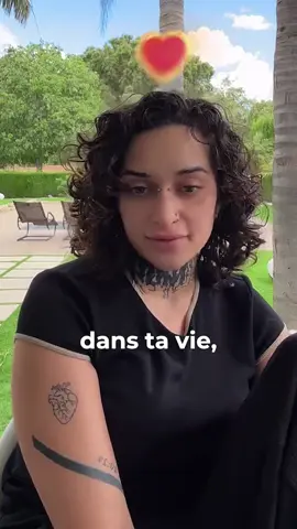 A post by @gamze_kgln on TikTok caption: Ce n’est pas que "les gens disparaissent", c’est juste que vous n’êtes plus alignés. Et quand on prend des chemins différents, c’est normal de se perdre de vue.  #mindsetentrepreneur #changerdevie #etreheureux #développementpersonnel #environnement 