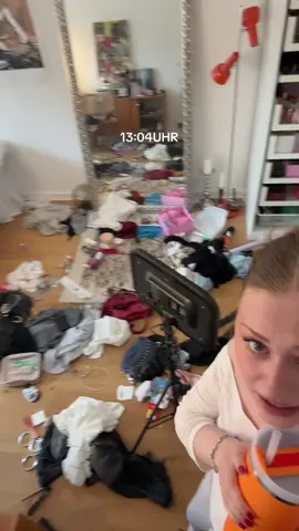 A post by @yanaclare on TikTok caption: sorry an meinen gast 