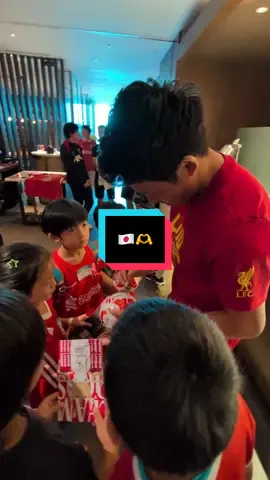 A post by @liverpoolfc on TikTok caption: Members of the squad surprised young supporters at a special meet and greet event in Tokyo 🫶🇯🇵 #LiverpoolFC #LFC 