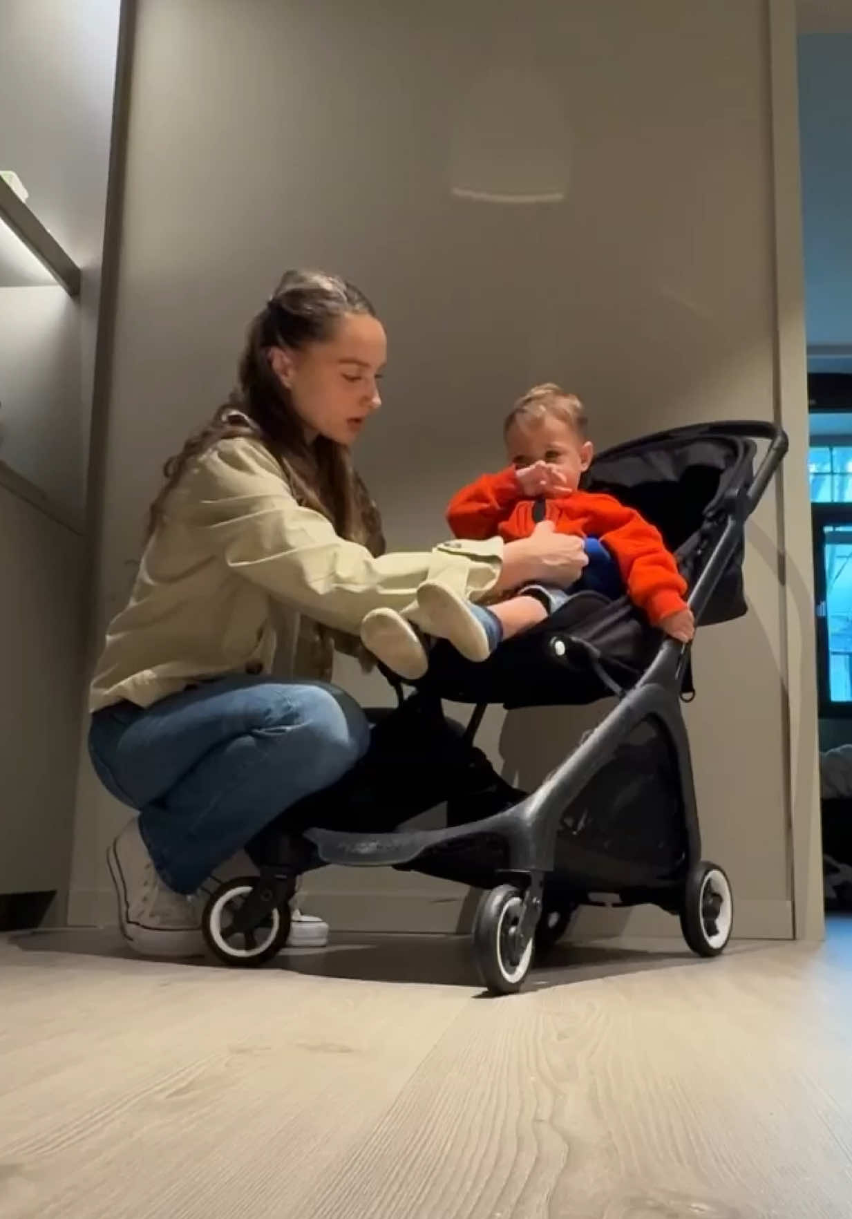 A post by @jindaouis on TikTok caption: Familie ❤️