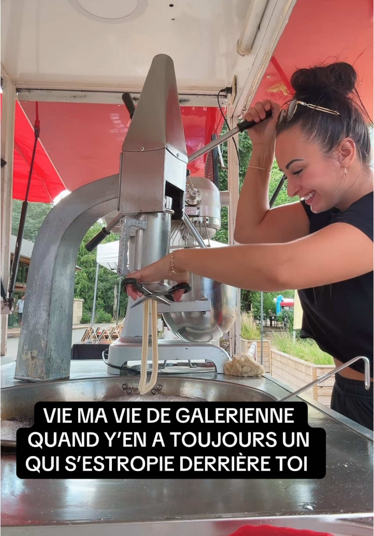 A post by @sandra_baratier on TikTok caption: Ramasser vos gosses svp 