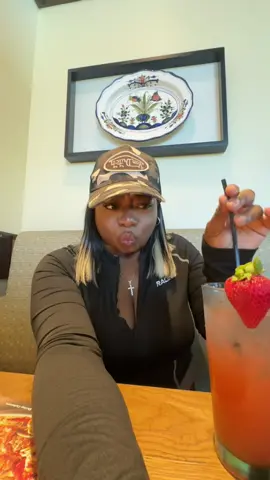 A post by @therealtati on TikTok caption: Trying Olive Garden for the first time #tatitriesthings #Foodie 