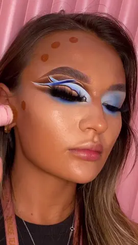 A post by @plmakeupacademy on TikTok caption: 🛒 Add to basket your cheekbones will thank you #plouise #plouise_makeup_academy #plouisemakeup 
