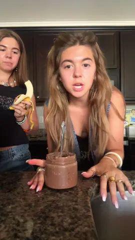 A post by @liviabenson on TikTok caption: @Trace's Oats Shop review 🍫 #foodreview #tracesoats #overnightoats 