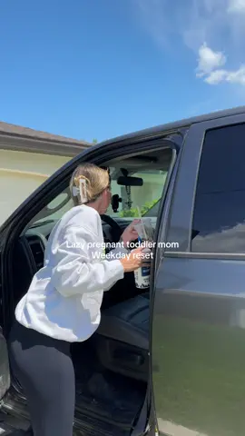A post by @chasereiterc on TikTok caption: My hair is thinning and I hate it! Need a revamp of mama here soon. #pregnancyjourney #secondtrimester #singlemom #pregnanttiktok #momlife 