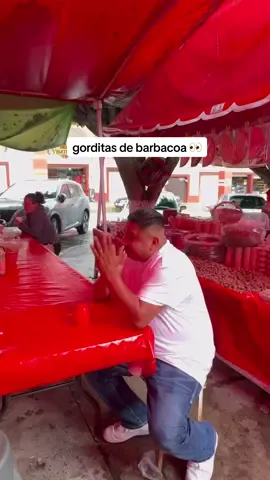 A post by @thesalguerofam on TikTok caption: mi papá se sentía bien ✨joven✨con tantas veces que le decían así en el tianguis 😭😂😂 #mexico #fyp #gorditas #eltianguis 