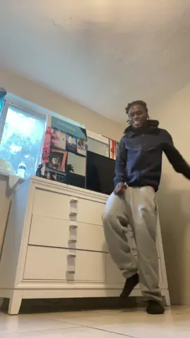 A post by @mrflawdaaa on TikTok caption: this dance funny😂🔥 @YHÙN #fyp #funny #trending #viral