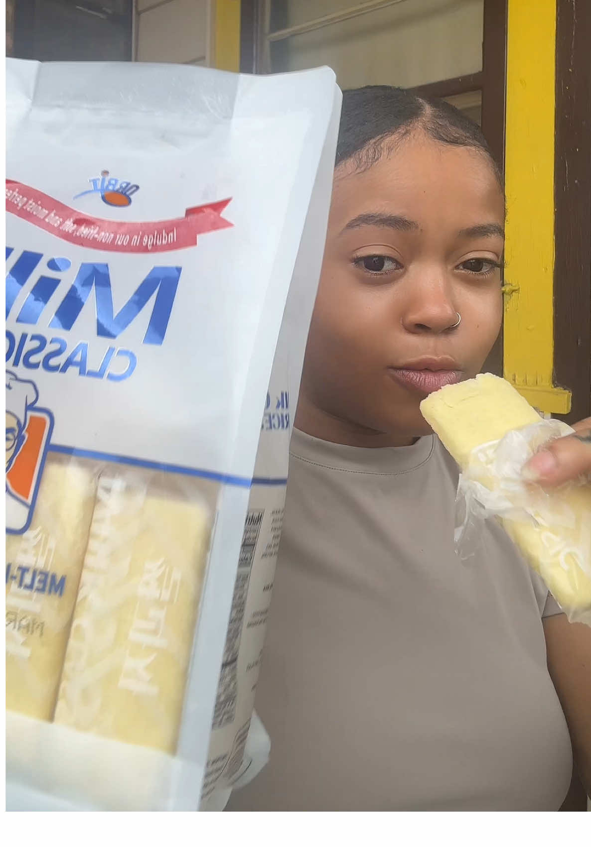 A post by @its_niakay on TikTok caption: 😋😋 #ricecakes #Tiktokshop #Foodie 