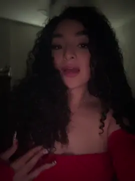 A post by @ on TikTok caption: #fypシ #curlygirly #draft 