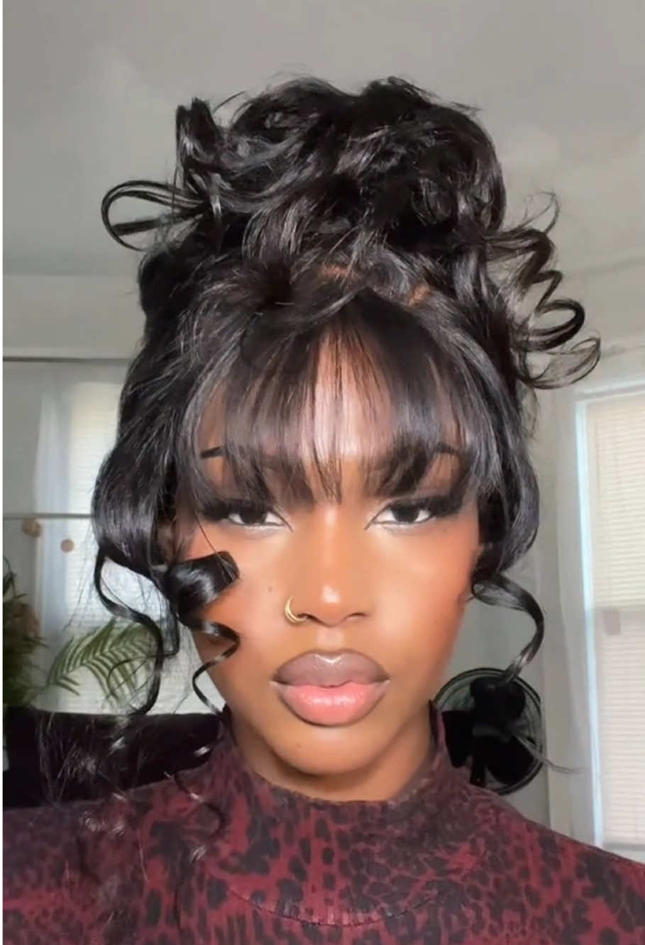 A post by @oqhair on TikTok caption: This gorgeous look really got me😍💓#humanhair #tiktoktopwigs #bangs #wighairstyles #wigs #gluelesswig #wigstyling #fyp 