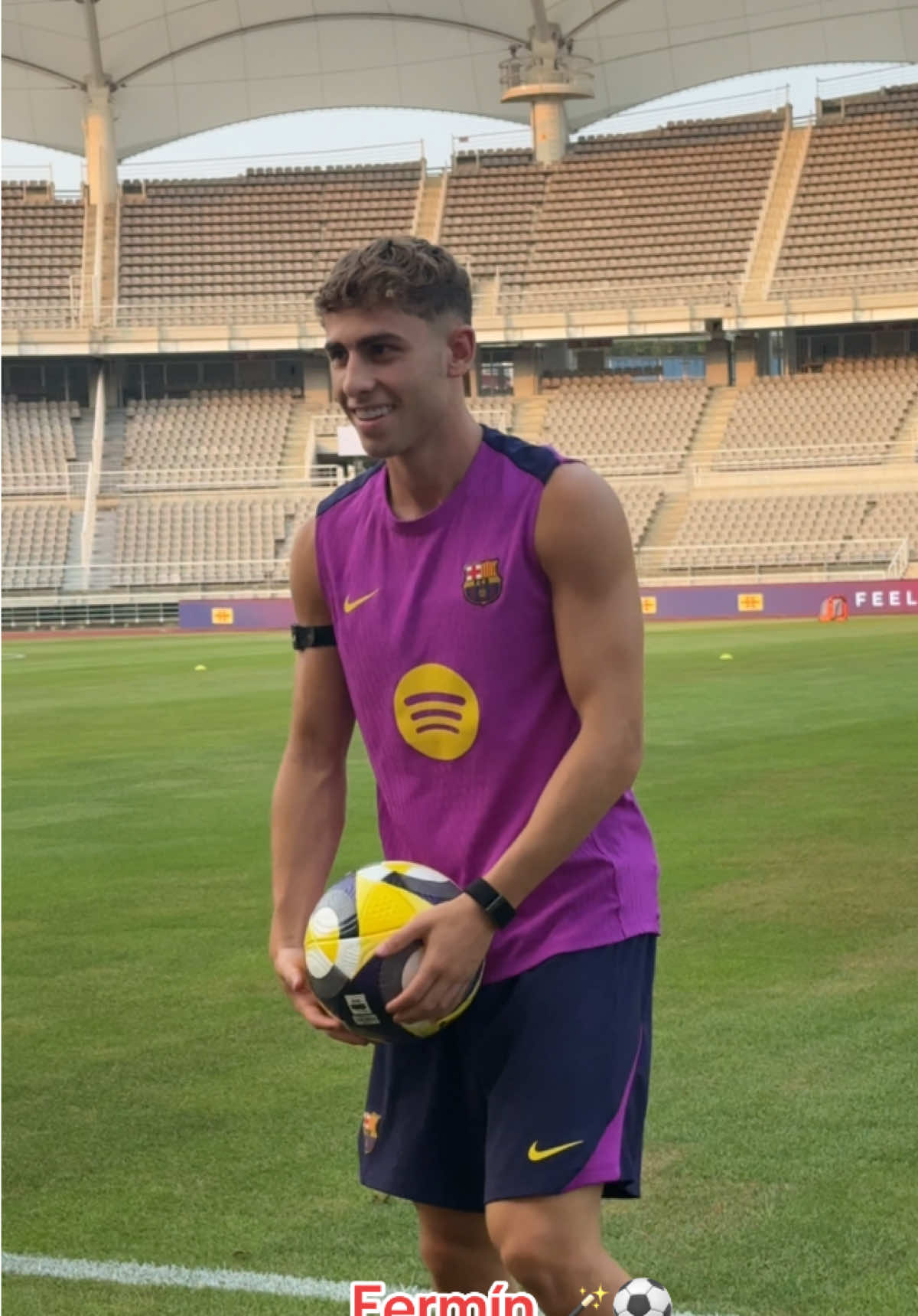 A post by @fcbarcelona on TikTok caption: Skills in Seoul! 🤹‍♂️🇰🇷 #fcbarcelona #barçaontiltok #barça #Fermin #DeportesEnTikTok 