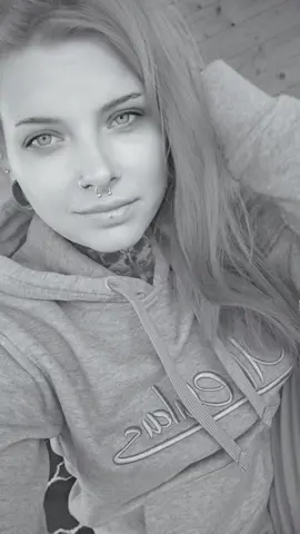 A post by @steff_fanny_dr3 on TikTok caption: #ichbinich #wirsindnichtnackt #farbeunterdiehaut #teamcrazychaos 