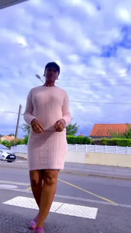 A post by @sanklabelle on TikTok caption: En tout cas combattre une personne qui ne te calcule même pas vraie souffrance et pure sorcelleries courage à vous #metmoiaudos😜 #heureusedansmavie #224🇬🇳🇬🇳guineeprtoi❤❤❤ @petitouste3 