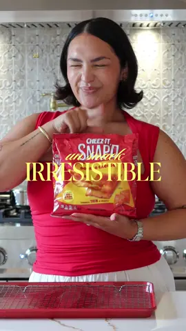 A post by @isa_kristen22 on TikTok caption: #ad Los @Cheez-It Snap’d Double Cheese Chips siempre serán dignos de romper reglas #CheezItAntojo 