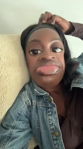 A post by @lauresexy on TikTok caption: Vous me cacher non#pourtoii #😂🤣 #goumin #humor 