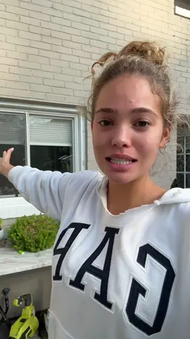 A post by @avari_lanai on TikTok caption: Luhhh my city 