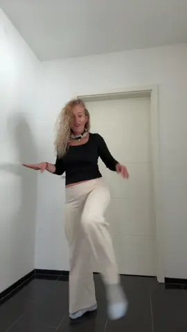 A post by @andreea33251 on TikTok caption: Somebody ask of there she is?!#videoviral #fürdich 