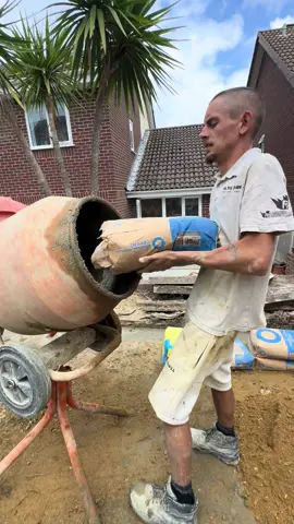A post by @al_the_trowel on TikTok caption: Knocking up#rhinobuild #bontools #fy #foryoupage #foryour 