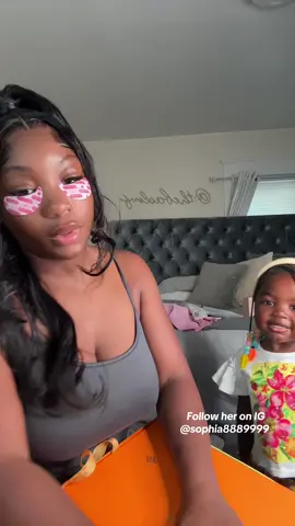 A post by @thebadmf_ on TikTok caption: Unbox my new bag with me ft. Kaci my narrater 🤣🥰 #fyp #foryou #fy #fentysuperbrandday #nurse #nurselife #momsoftiktok #momlife #momtok #content #contentcreator #createrrewardsprogram #dhgate #chinatiktok #canelstreet #dupe #louisvuitton #lv 