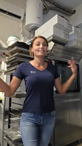 A post by @viocriveteanu on TikTok caption: #tiktok muzica  #zambeste , o zi fara zambet este o zi pierduta  🥰🥰🥰🥰