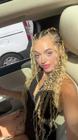 A post by @woahvickyy on TikTok