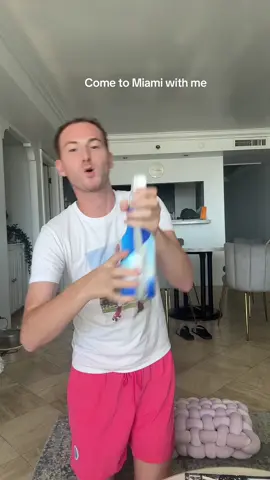 A post by @zacharyreality on TikTok caption: Moving to Miami maybe??? #justin #justinbieber #miami #trend #hi 