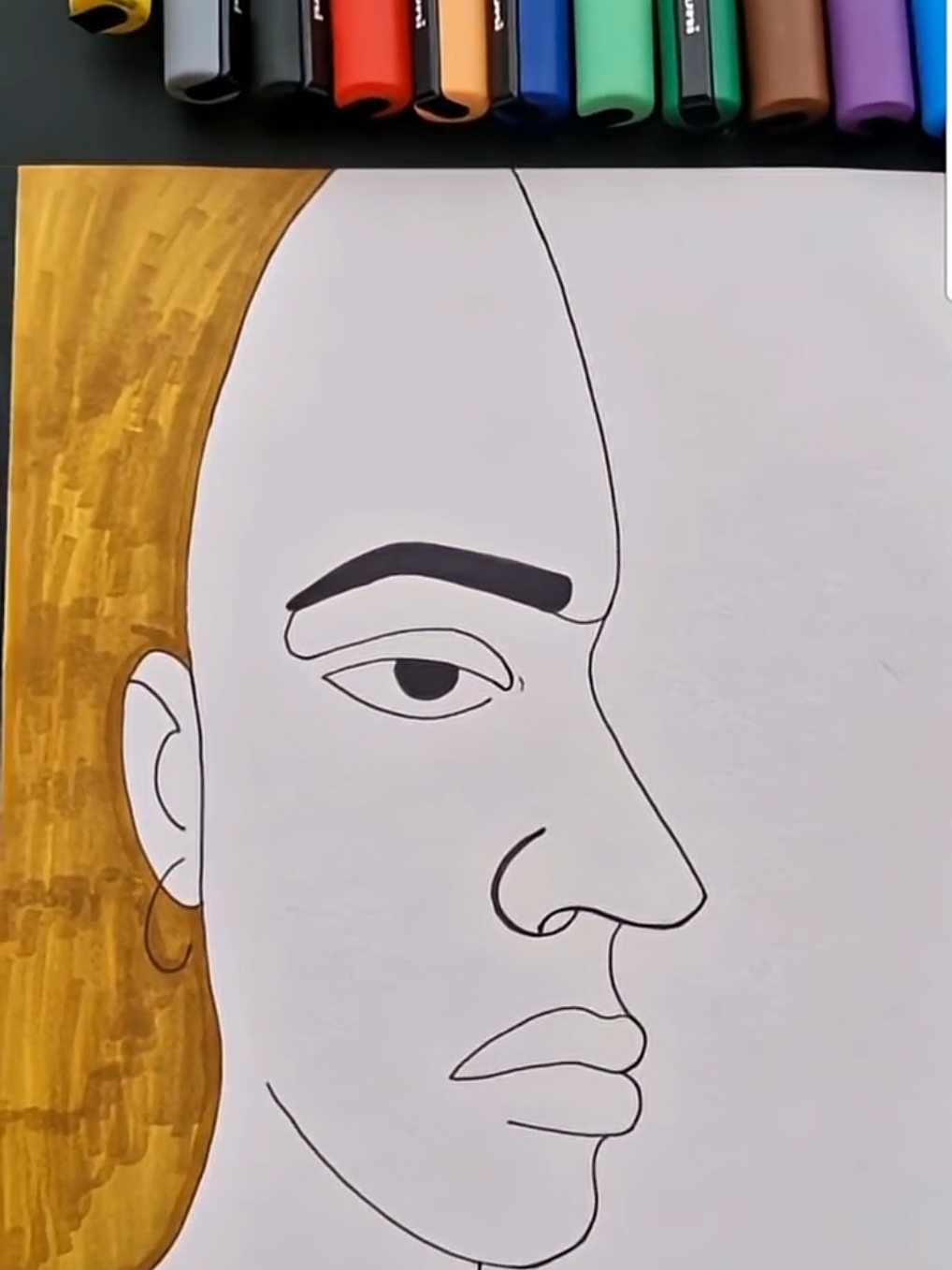 A post by @zaidalhamwi on TikTok caption: Optical Illusion😵‍💫 drawing with minimalism line art style ✨️ 🖌 #shorts #art #opticalillusion 