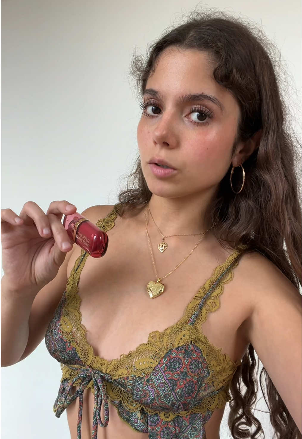 A post by @chloeforero on TikTok caption: Shoutout @Makeup Revolution @Versed Skin 