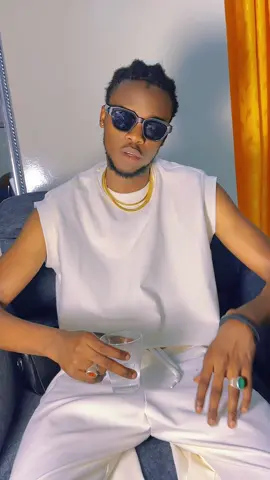 A post by @lok_bombe on TikTok caption: @Mome_sa_rew 
