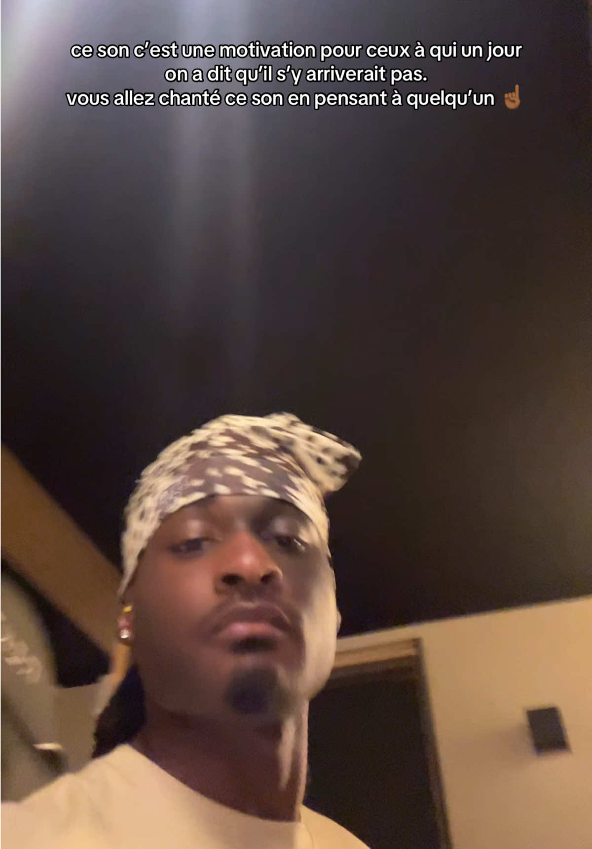 A post by @danilo.yrn on TikTok caption: Croyez en vous. 🤏🏾 #pourtoi #fyp #foryou #viral #danilo #r10 #justeunpeu🤏🏾 