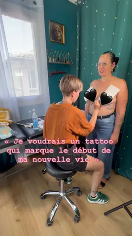 A post by @elsatypiquetattoo on TikTok caption: Merci Emilie pour ta confiance pour cette symbolique étape! 🥰 • 💙 Moi c’est Elsa, tatoueuse sur Toulouse à @confidences_studio  Je réalise 2 styles : ✿ Des lignes fines, pour des compositions florales ou des covers ✍🏼 ✿ Des petites fleurs colorées & réalistes 💐 💌 Contacte-moi pour qu’on élabore ton projet 💌  ✿ Pas d’idée ? RDV dans le CANAL Instagram pour trouver LA création qui t’attend et qui est faite pour toi 🥳🤗  P.S : Journée Petits Tattoos chaque 1er samedi du mois ⚠️sauf sept⚠️. Tu peux venir faire ton petit tattoo (5cm max) sans RDV 🥳 • #tattoo #toulouse #tattootoulouse #toulousetattoo  #ornementaltattoo #texttattoo #cutetattoo                      