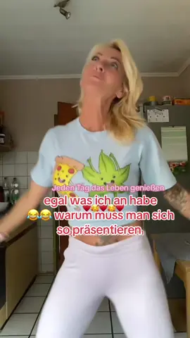 A post by @nachim22 on TikTok caption: #😂😂😂 #lipsync #musik weil ich es kann 😂
