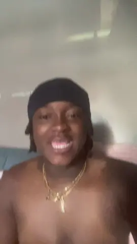 A post by @priprilapri0 on TikTok caption: #greenscreen YO THE hex bag joke has me weak 😭😭 #fyp 